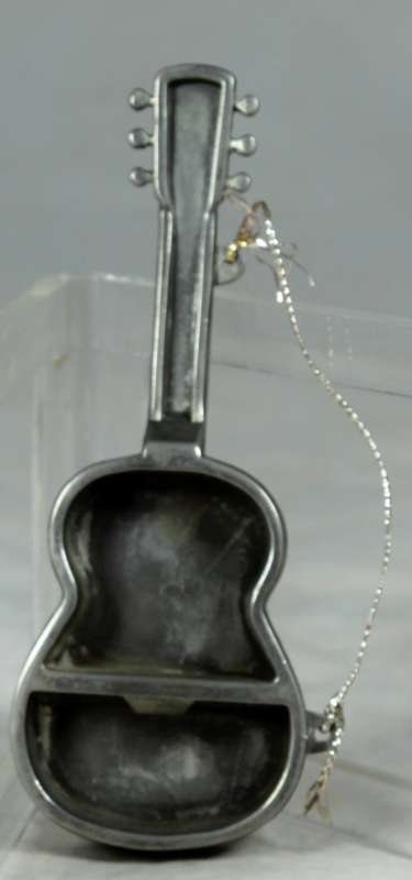 BOTTLE OPENER - METAL GUITAR - BID NOW