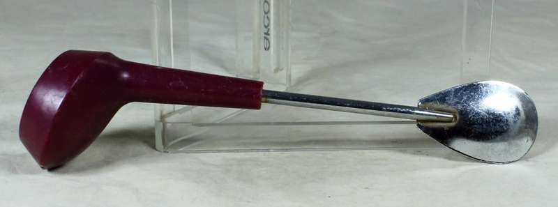 Golf putter with silver ice spoon