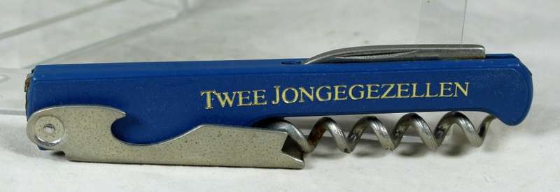 Twee Jongezellen cork screw and pocket knife