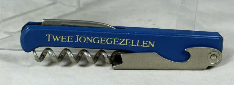 Twee Jongezellen cork screw and pocket knife