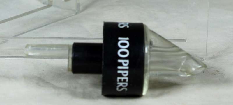 100 Pipers pourer