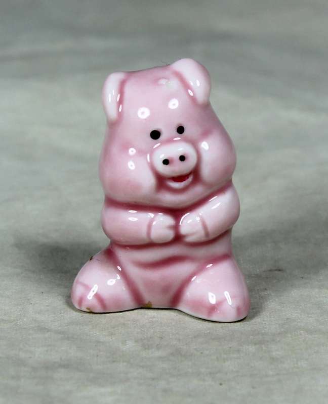 MINIATURE ORNAMENT - A  DELIGHFUL PORCELAIN  PIGGY - BID NOW!!!