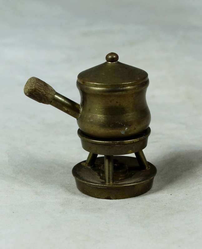 MINIATURE- A BRASS POT ON A GAS STOVE - BID NOW!!!
