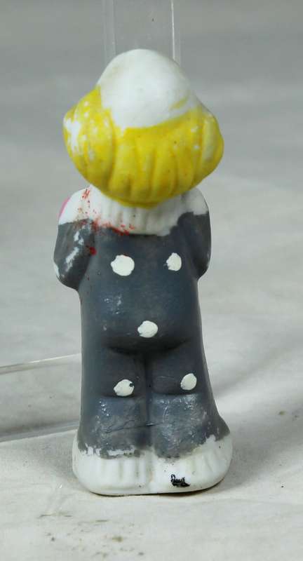 MINIATURE - CLOWN HOLDING A HEART - BID NOW!!!