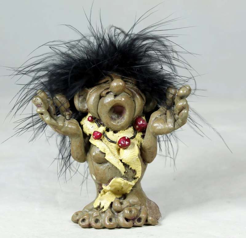 A YAWNING  BROWNIE WITH A LOVELY NECKLACE - BY ANTHONY FISHER - BID NOW!!!