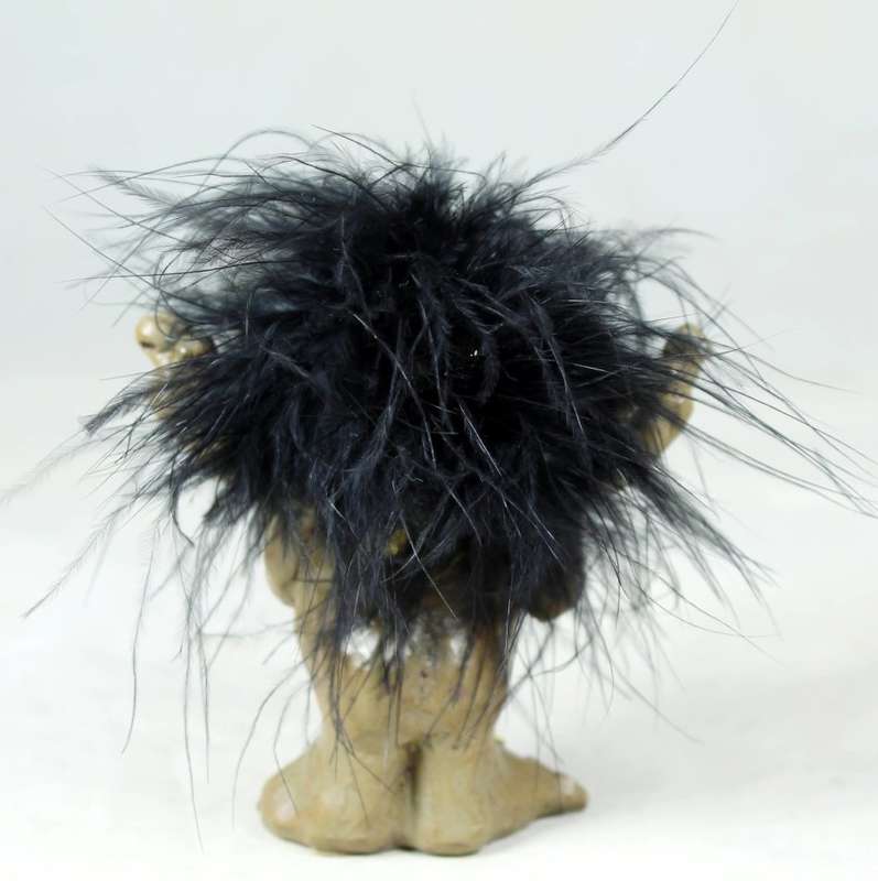 A YAWNING  BROWNIE WITH A LOVELY NECKLACE - BY ANTHONY FISHER - BID NOW!!!