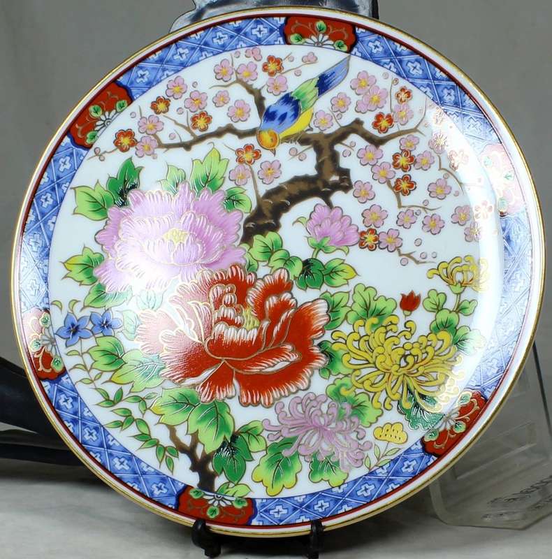 A BEAUTIFUL PORCELAIN IMARI DISPLAY PLATE WITH BLOOMING FLOWERS - BID NOW!!!