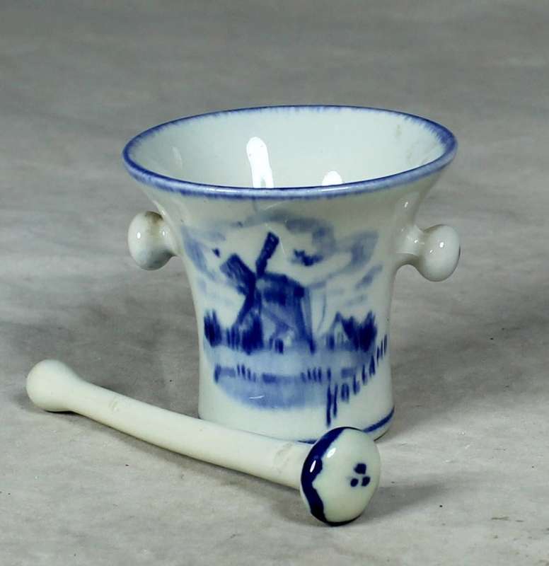 a miniature blue & white mortar & pestal - made in Holland
