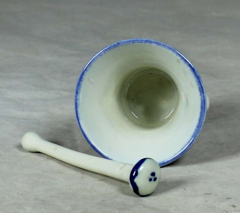 a miniature blue & white mortar & pestal - made in Holland
