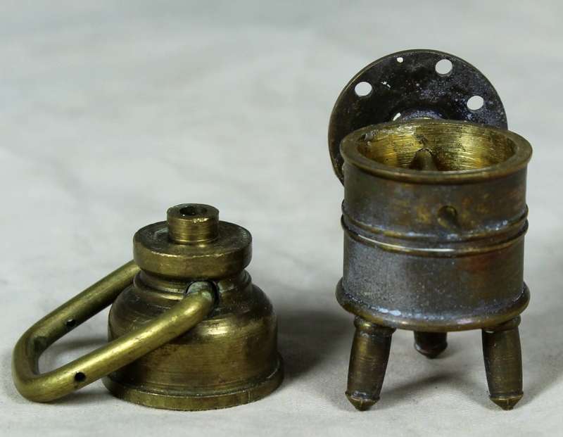 Miniature bronze manual washing machine