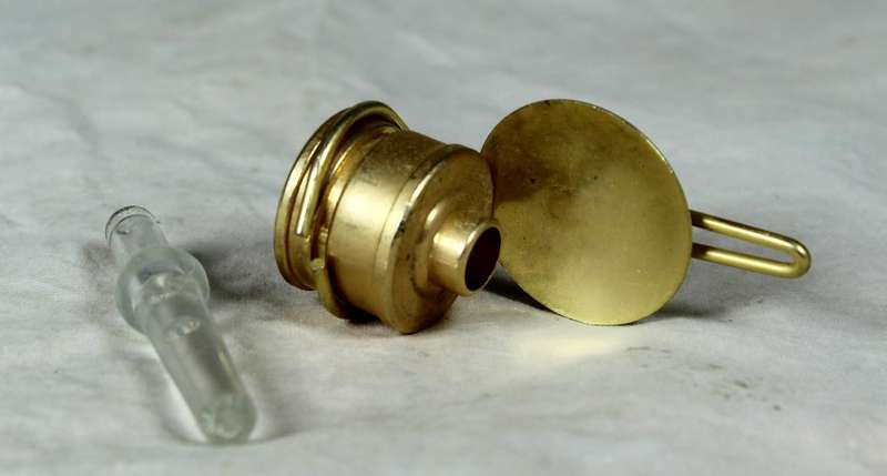 Miniature bronze gas light with reflector