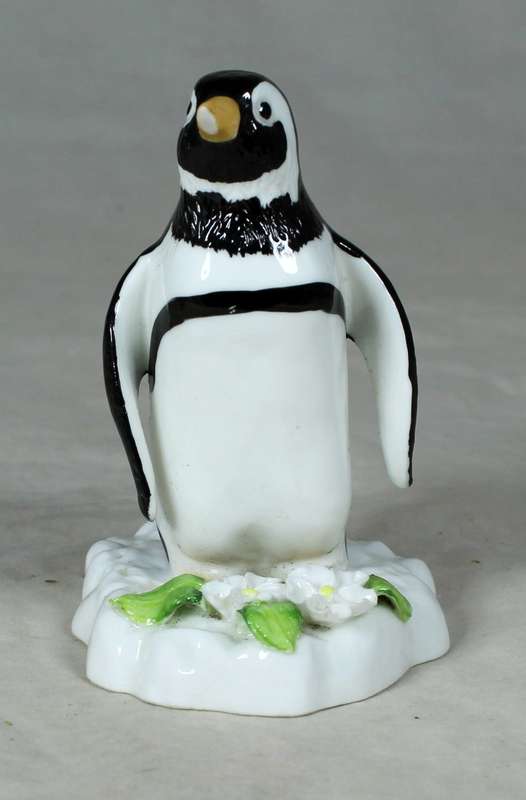 A BEAUTIFUL SHAFFORD PENGUIN FIGURINE - BID NOW!!!!