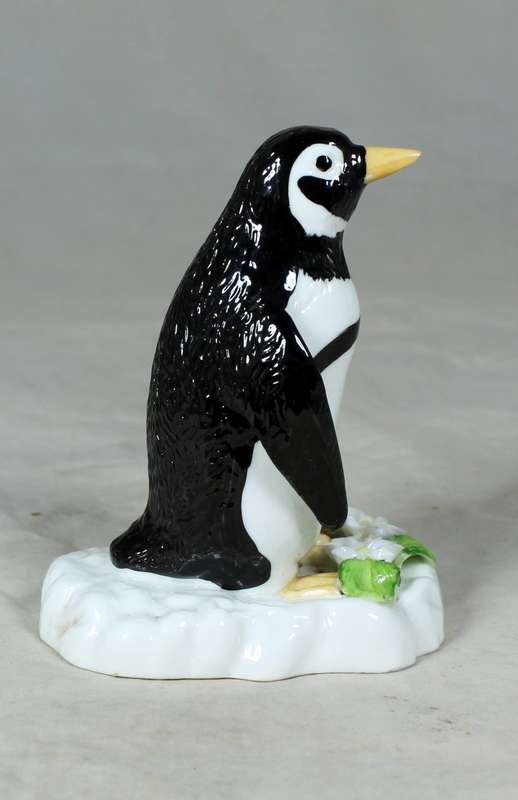 A BEAUTIFUL SHAFFORD PENGUIN FIGURINE - BID NOW!!!!
