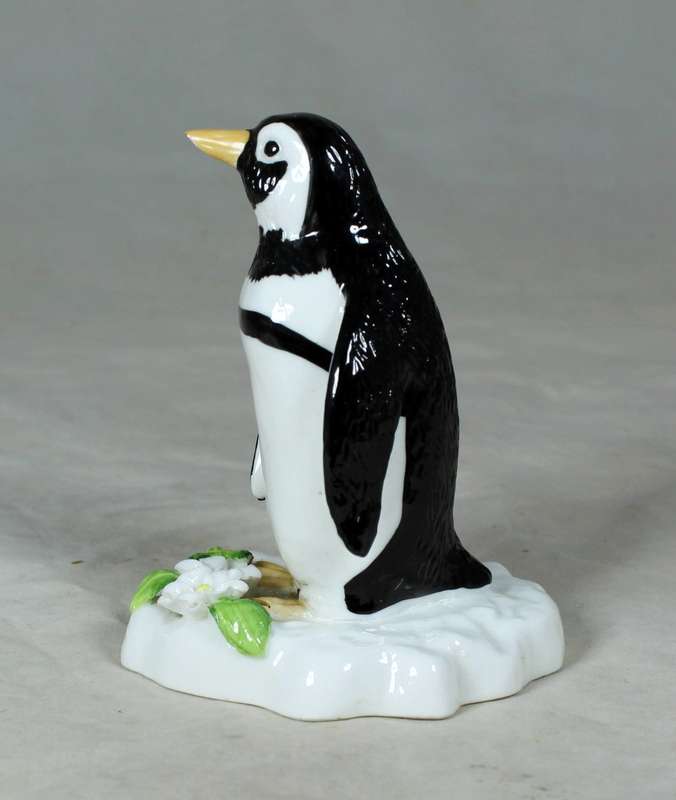 A BEAUTIFUL SHAFFORD PENGUIN FIGURINE - BID NOW!!!!