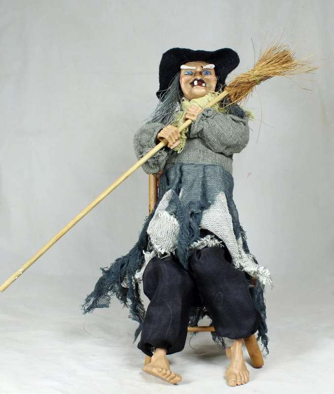 A LARGE WITCH SEATED ON A CHAIR-SHE TAPS HER FOOT AND HER EYES LIGHTS UP WHEN SWITCHED ON-BID NOW !!
