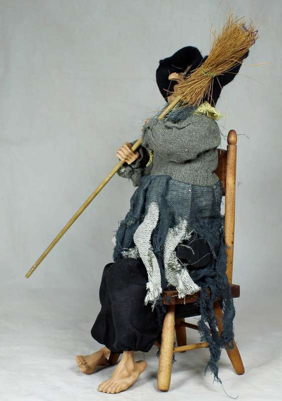 A LARGE WITCH SEATED ON A CHAIR-SHE TAPS HER FOOT AND HER EYES LIGHTS UP WHEN SWITCHED ON-BID NOW !!
