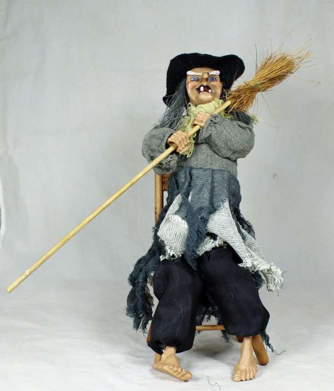 A LARGE WITCH SEATED ON A CHAIR-SHE TAPS HER FOOT AND HER EYES LIGHTS UP WHEN SWITCHED ON-BID NOW !!