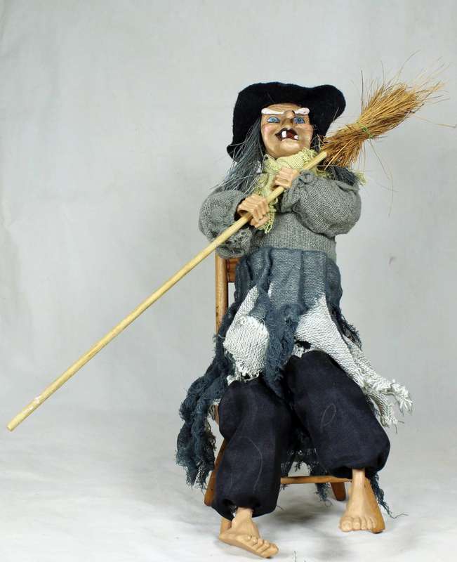 A LARGE WITCH SEATED ON A CHAIR-SHE TAPS HER FOOT AND HER EYES LIGHTS UP WHEN SWITCHED ON-BID NOW !!