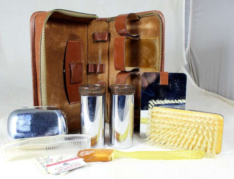 MENS TRAVEL KIT WITH A LEATHER POUCH  - BID NOW!!!!