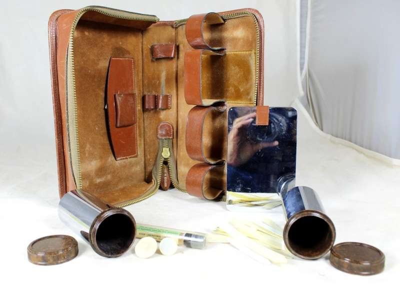 MENS TRAVEL KIT WITH A LEATHER POUCH  - BID NOW!!!!
