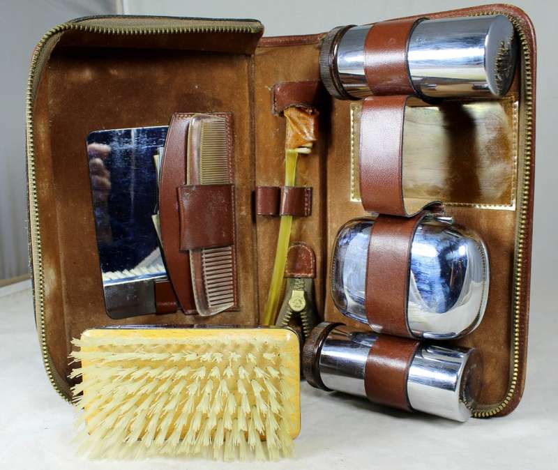 MENS TRAVEL KIT WITH A LEATHER POUCH  - BID NOW!!!!