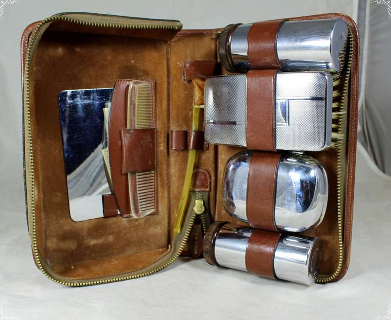 MENS TRAVEL KIT WITH A LEATHER POUCH  - BID NOW!!!!
