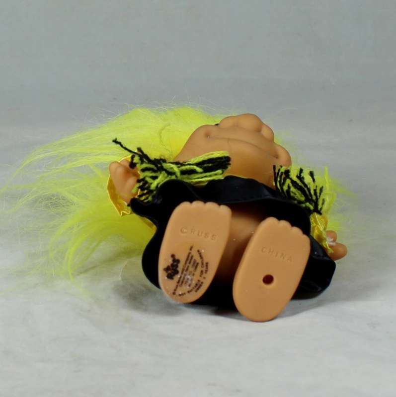 RUSS TROLL DOLL MADE IN CHINA - CHEERLEADER IN BLACK  AND YELLOW - BID NOW!!!!