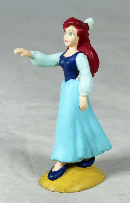 DISNEY`S PRINCESS ARIEL REACHING OUT FIGURINE - BID NOW!!!!