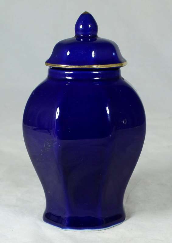 A Royal Blue Lidded Vase
