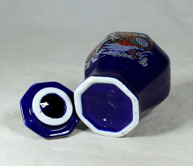A Royal Blue Lidded Vase