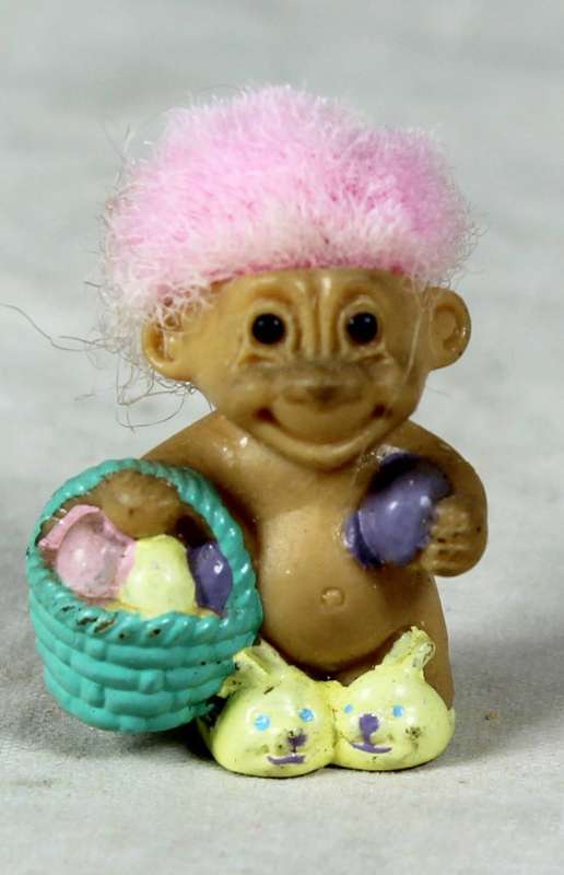 A  MINIATURE TROLL DOLL WITH A PUNK HAIR CUT - BID NOW!!!!