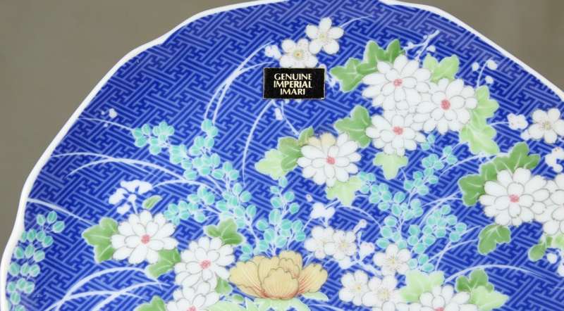 A GENUINE IMPERIAL IMARI DISPLAY PLATE WITH WHITE CHERRY BLOSSOMS - BID NOW!!!!