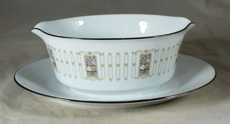 NORITAKE COLONIAL GRAVY BOAT - BID NOW!!!!