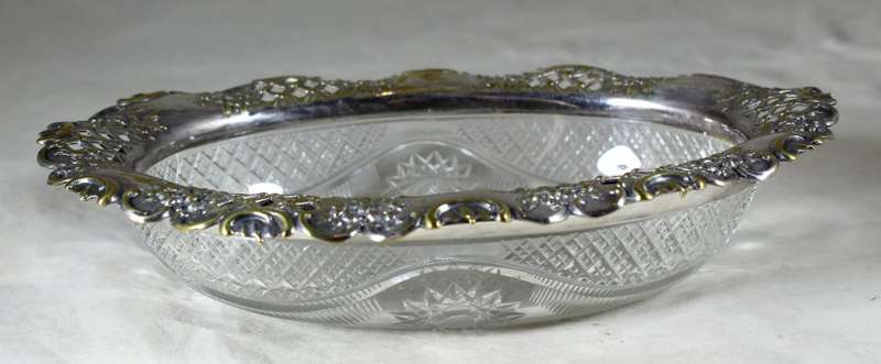 Oval glass and silver sweet dish