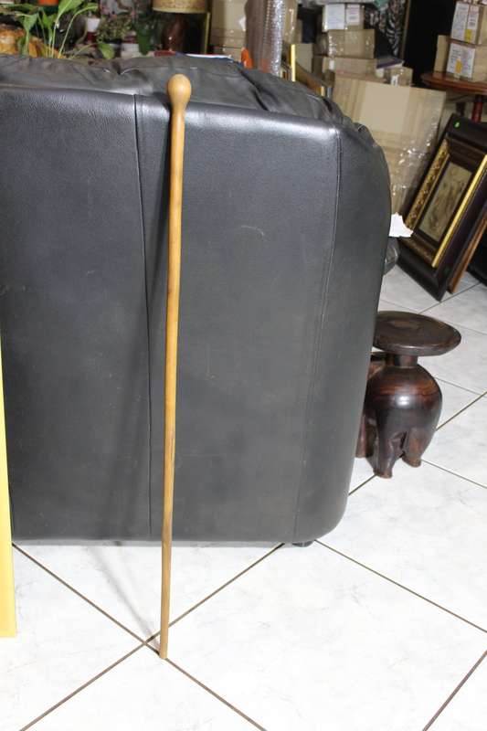 WOODEN CANE WITH A ROUND TOP  - BID NOW!!!!
