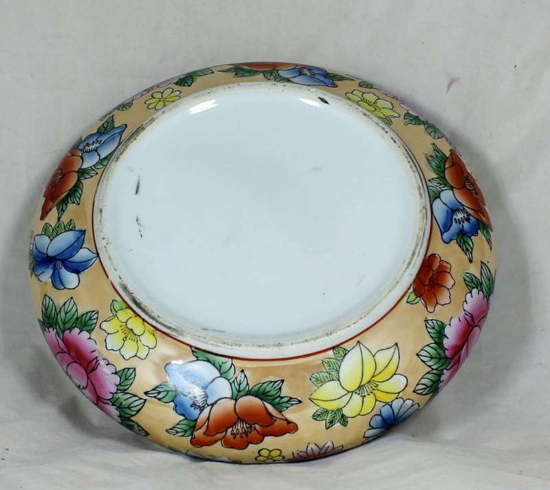 Large oriental bowl with lid