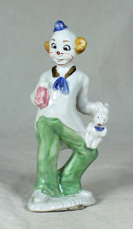 Clown holding a rabbit