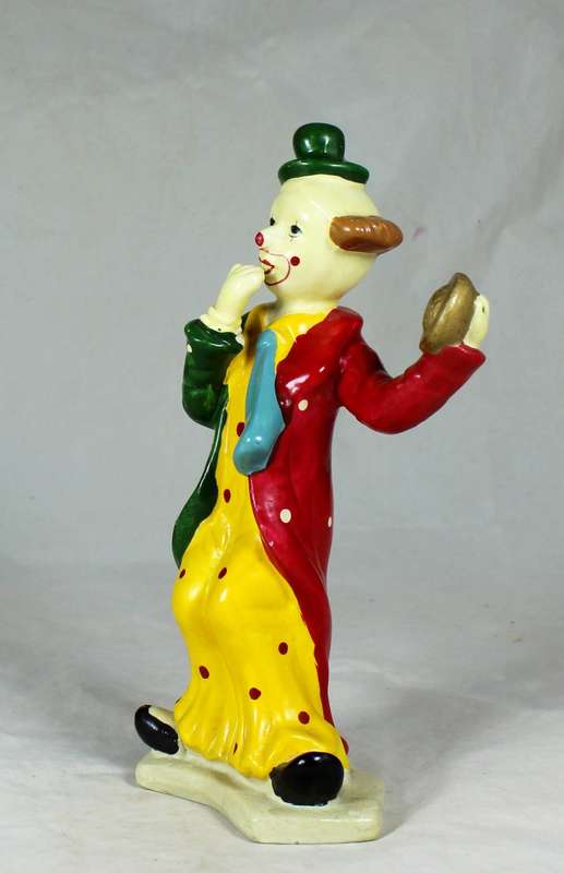Clown figurine holding a pie