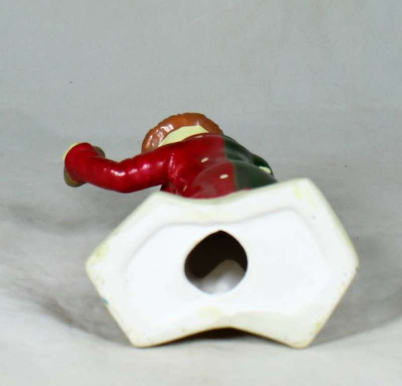 Clown figurine holding a pie