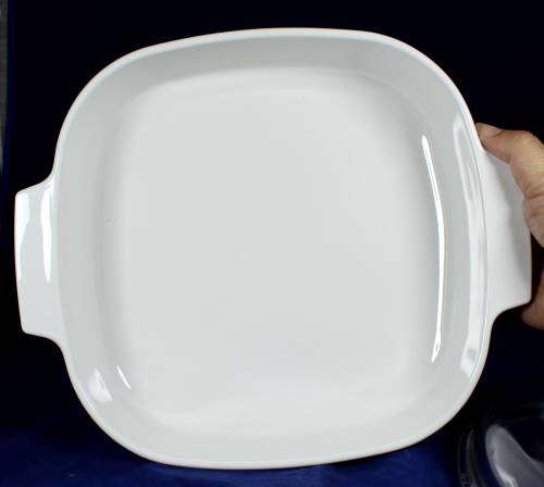 WHITE OVEN DISH WITH LID - BID NOW!!