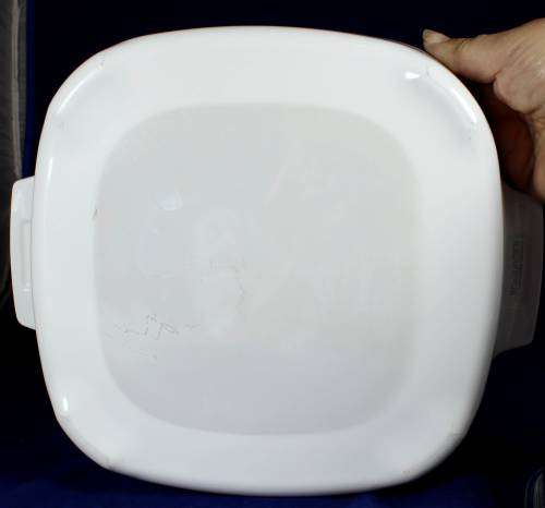 WHITE OVEN DISH WITH LID - BID NOW!!