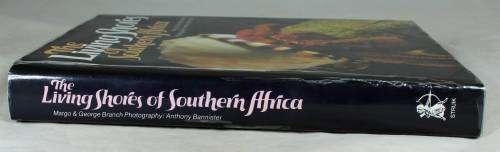 THE LIVING SHORES OF SOUTHERN AFRICA ISBN 0869771159 - BID NOW!!