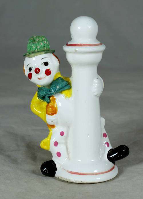 PORCERLAIN CLOWN IN A GREEN HAT HOLDING A LAMPOST - BID NOW!!