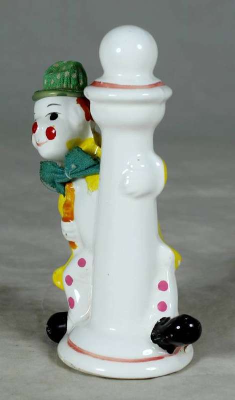 PORCERLAIN CLOWN IN A GREEN HAT HOLDING A LAMPOST - BID NOW!!