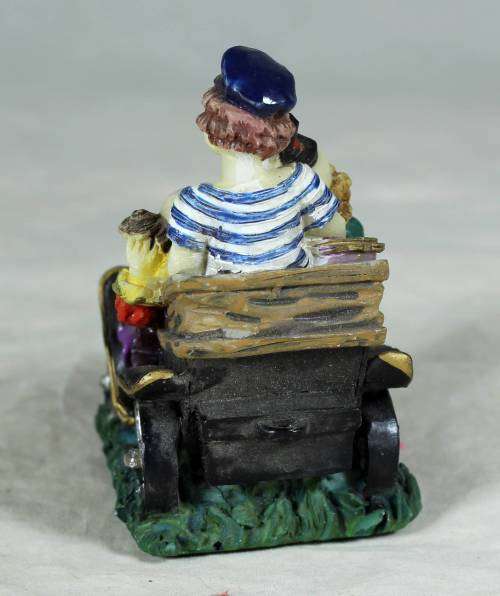 CLOWNS ON A JOLLY RIDE IN A VINTAGE CAR (BISUTERIA MALI)