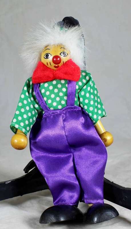 WOODEN CLOWN IN A RED BOWTIE - BID NOW!!