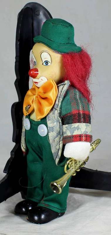 CLOWN PLAYING THE SAXOPHONE- BID NOW!!