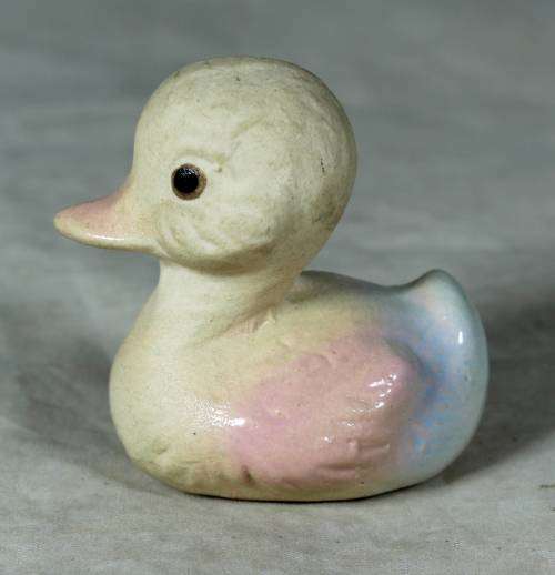 SMALL CERAMIC BABY DUCK  - BID NOW!!