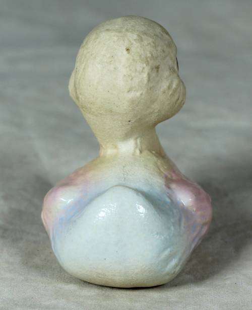 SMALL CERAMIC BABY DUCK  - BID NOW!!