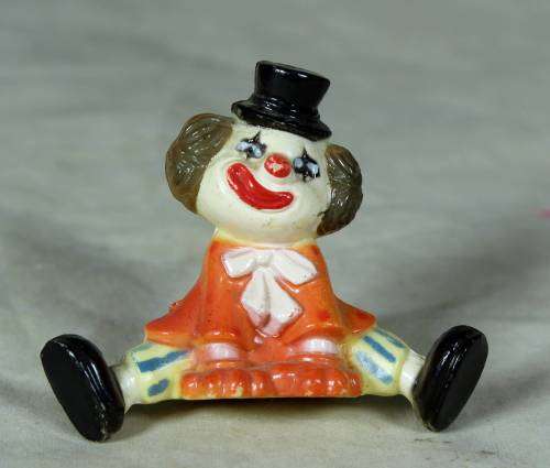 MOLDED ORANGE CLOWN SITTING - BID NOW!!